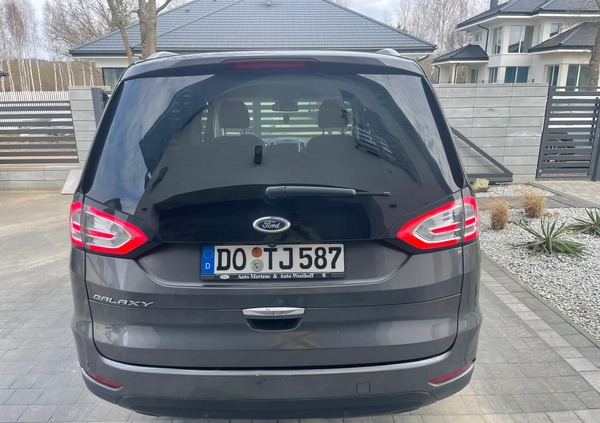 Ford Galaxy cena 79000 przebieg: 174000, rok produkcji 2017 z Koszalin małe 211